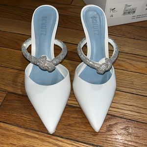 Schutz pearl pumps in white size 6.5